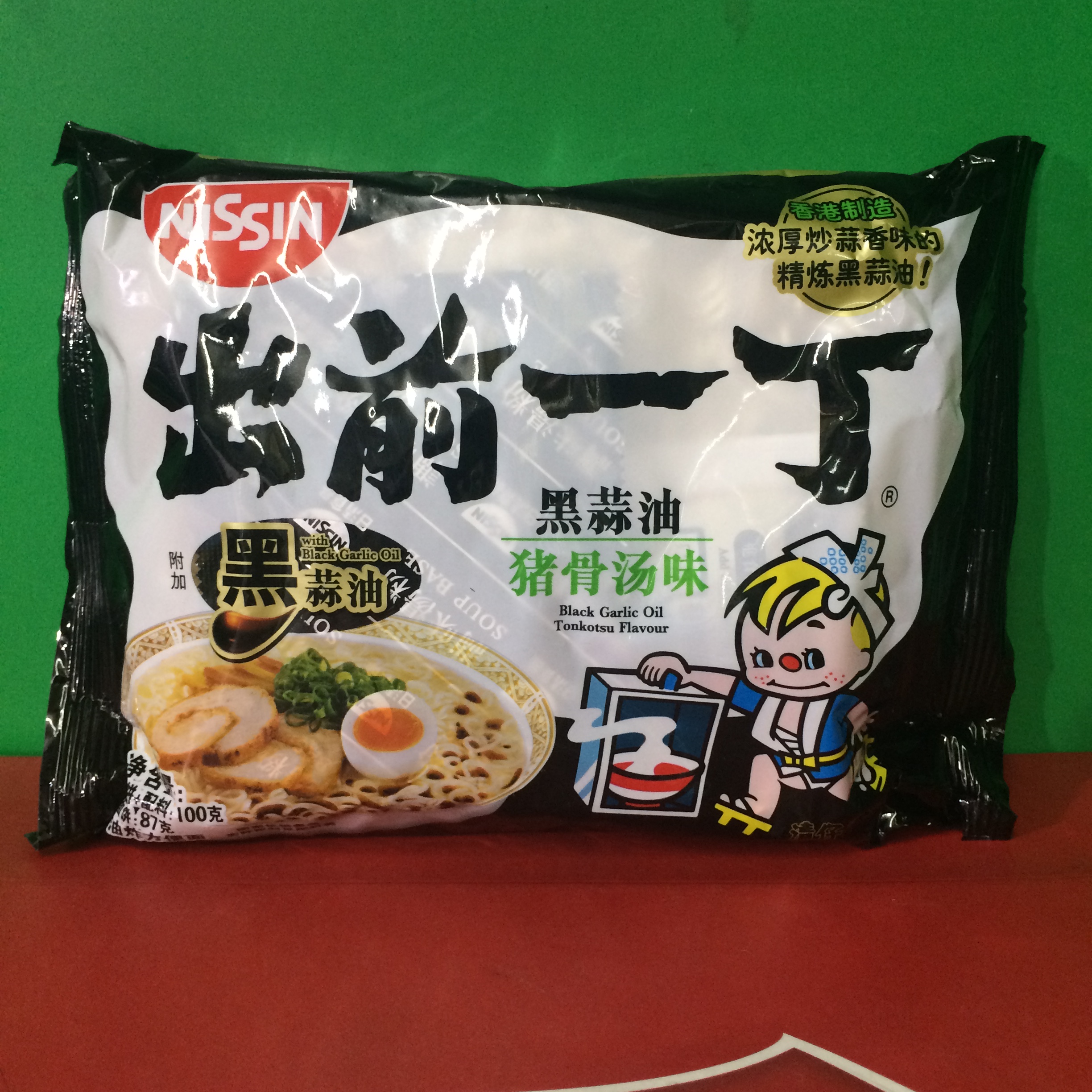 香港制造出前一丁黑蒜油猪骨汤味100克 临期特价 2017.09.22