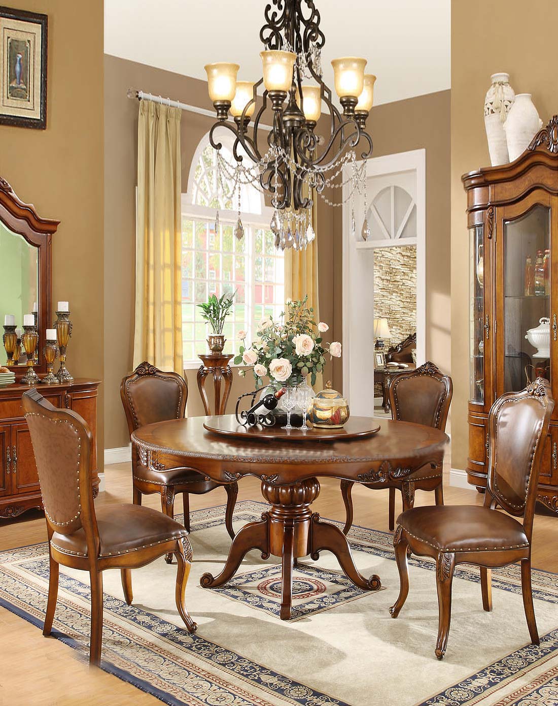 芝华仕美式实木餐桌 美式风格的客厅吊灯,通常都是多盏灯组合的