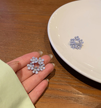 Net Red Early Spring Flowers Pearl Earrings New Tide Ear Clip Woman No Ear Accessories Temperament Superior Atmospheric Earnail