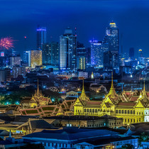 Chang Zis ten-year old shop in Thailand various hanging chains