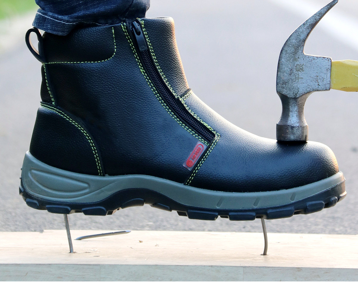 电焊工专用劳保鞋男防砸防刺穿高帮靴轻便防臭工作耐磨夏季透气女