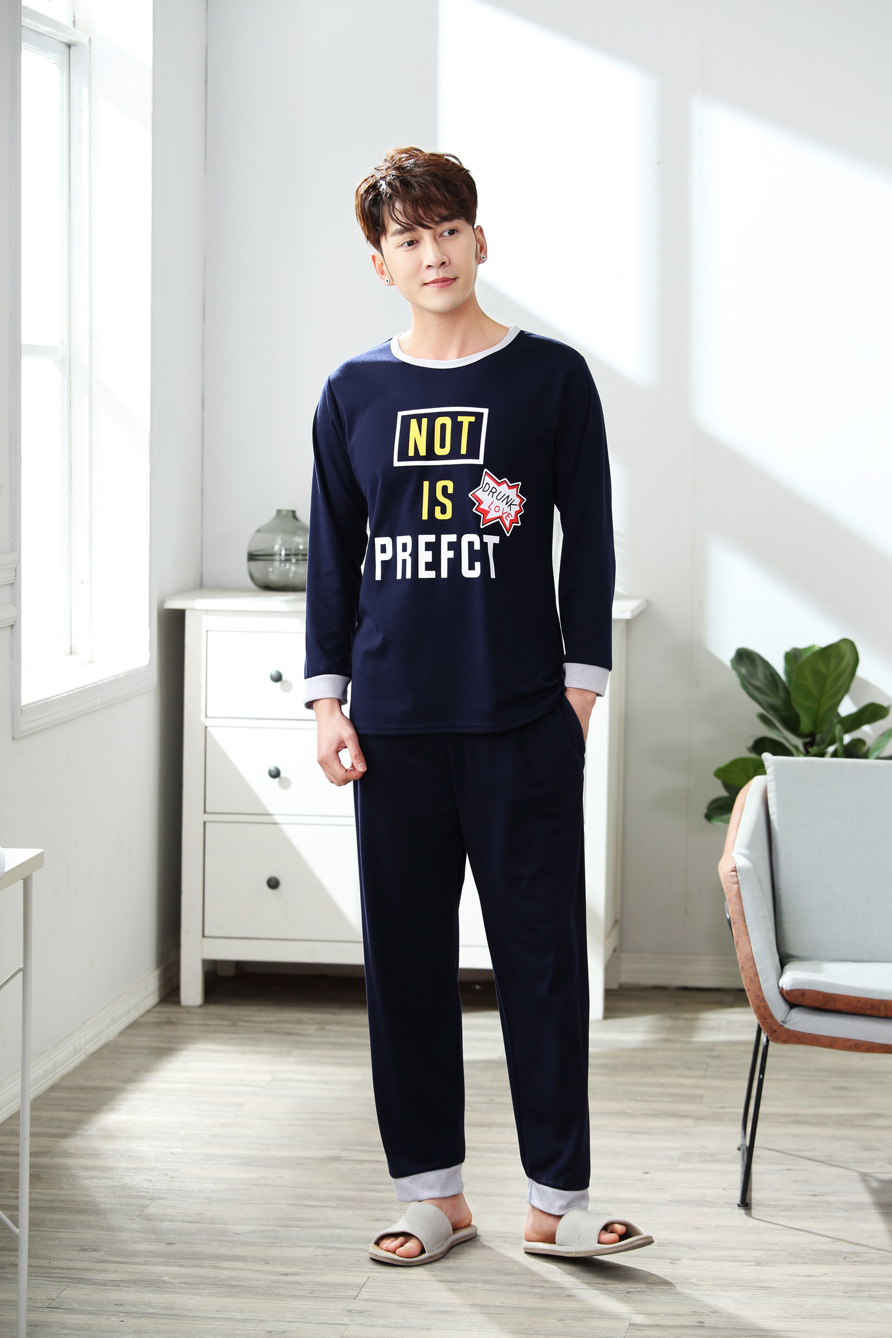 xxl衣长75 肩宽47 胸围110 裤长106 腰围110