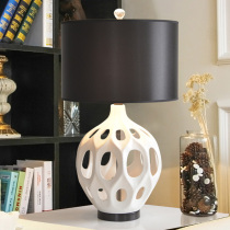 Creative desk lamp American ceramic modern simple personality bedroom bedside lamp model room hotel front desk Decoration lamp