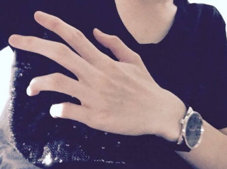 你和别人握手的时候,会给人很好的印象,除了天生的手好看,手干净整洁