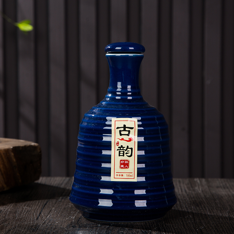 An empty bottle of jingdezhen ceramic 1 catty retro household seal aged hip wine canned wine utensils wine jars