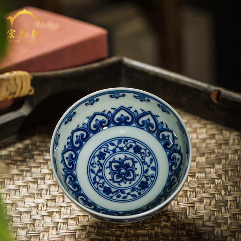 The Master cup tie up branch lines of blue and white porcelain of jingdezhen all checking ceramic teacups hand - made treasure grain sample tea cup small bowl