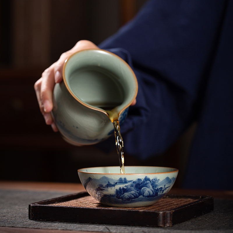 Blue and white hand old clay hat to maintain cup landscape kung fu tea master single CPU high - grade pu 'er cup small tea cups