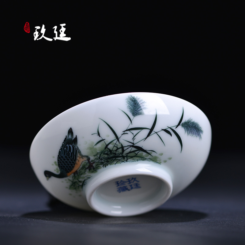 Jingdezhen hand - made ceramic kung fu tea cup under the glaze colorful pu - erh tea cup inside carving wide expressions using single CPU