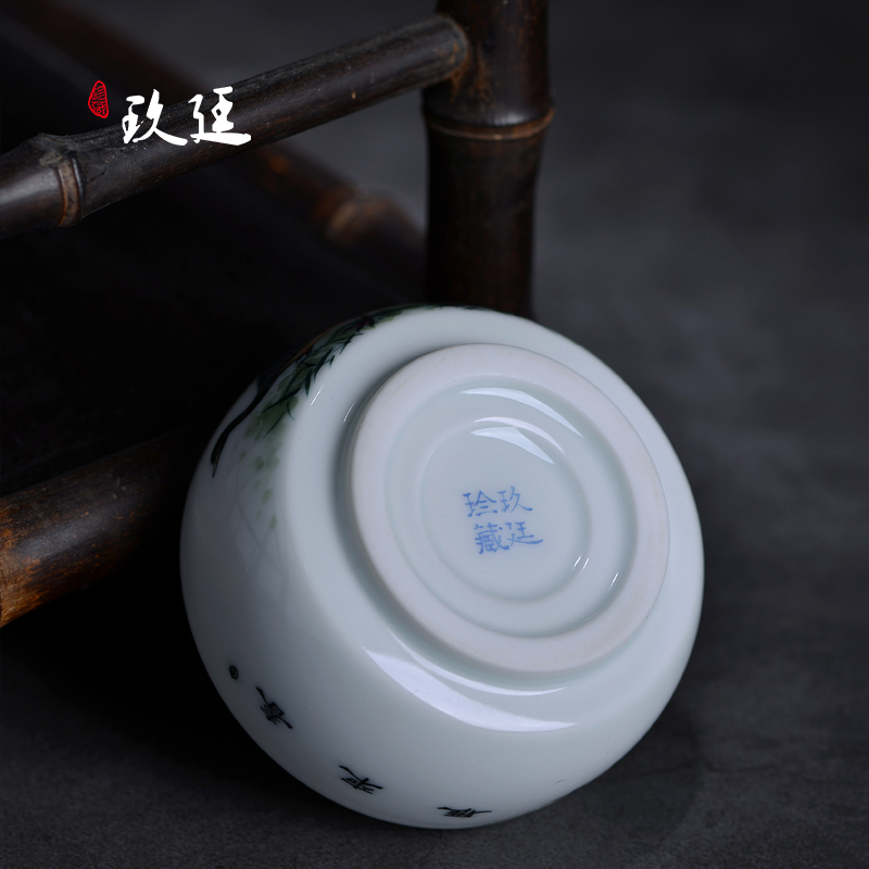 Jingdezhen hand - made ceramic kung fu tea cup under the glaze colorful single pu - erh tea cup hand play with small tea cups