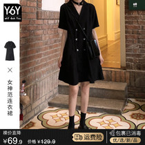 The goddess of foreign temperament in suit has a thin waist and a Hepeng salt dress in the fall 2023 new early spring