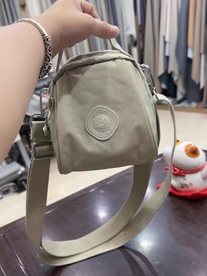 2024 new style of the same classic high-value mini crossbody bag mobile phone bag coin wallet waterproof Oxford cloth
2024 new style of the same classic high-value mini crossbody bag mobile phone bag coin wallet waterproof Oxford cloth