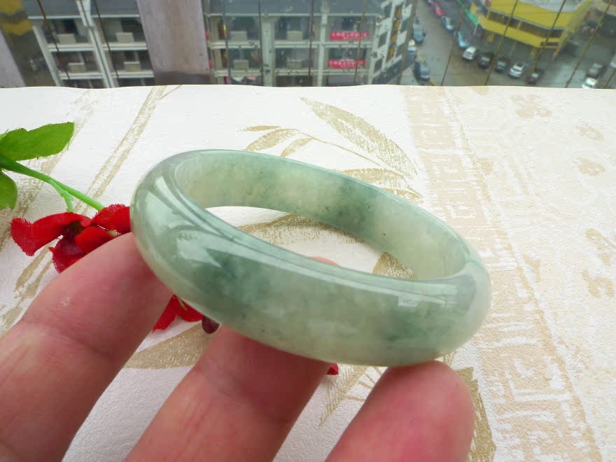 7mm天然a货翡翠冰糯种浅绿正装手镯61.88g