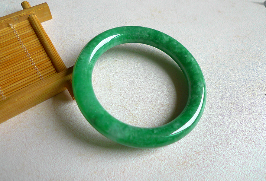 内径54mm老坑冰糯种满绿翡翠圆条手镯 54.36g