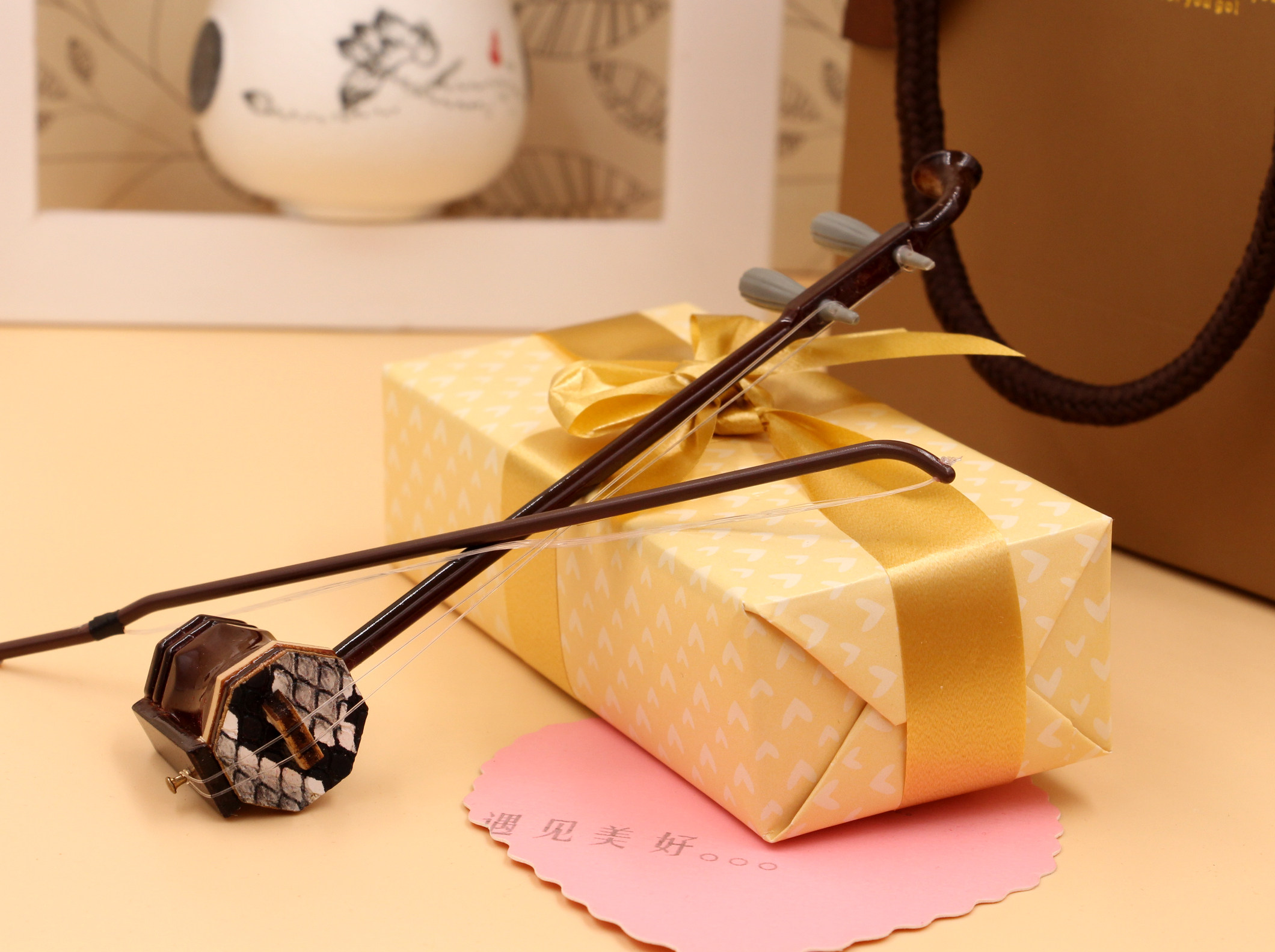 music baby京胡模型迷你二胡民乐模型配皮盒支架娃娃乐器送礼包邮