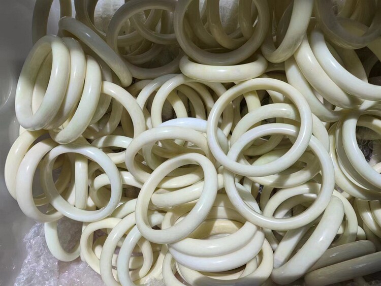 Украшения на руку 天然蓝田玉手镯陕西西安特产白玉手镯江花玉姜花手镯暖玉色圈口