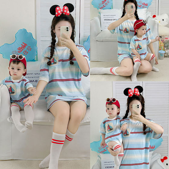 High-end parent-child outfit family with three short-sleeved T-shirt in summer street-fried baby 100-day photos of mother and child mother and daughter striped short-sleeved
High-end parent-child outfit family with three short-sleeved T-shirt in summer street-fried baby 100-day photos of mother and child mother and daughter striped short-sleeved