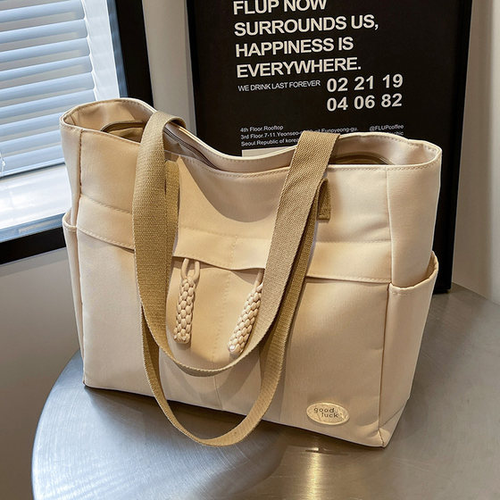 Casual simple canvas handbag for women 2024 new mother and baby outing lightweight shoulder bag office worker commuting bag
Casual simple canvas handbag for women 2024 new mother and baby outing lightweight shoulder bag office worker commuting bag