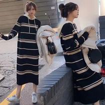 The new Korean version of the striped sweater skirt in the senior pregnant woman's dress is loose and short