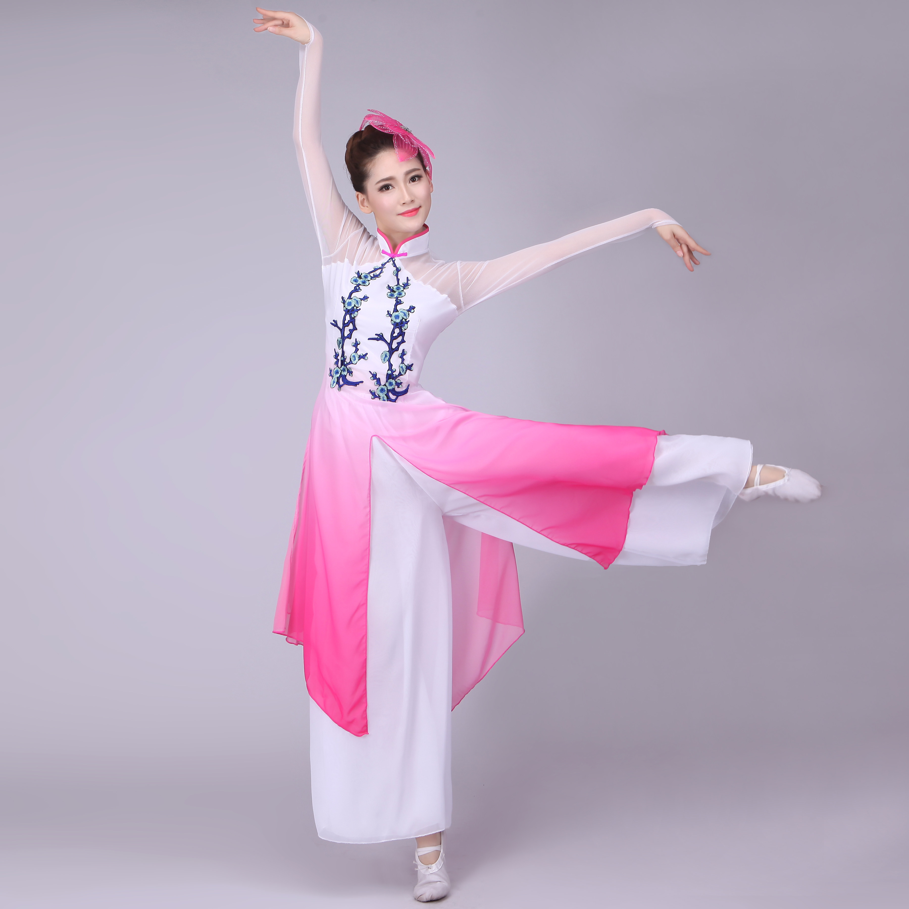 新款民族舞蹈服装梅花颂古典舞蹈服团扇舞伞舞服秧歌服演出服装女