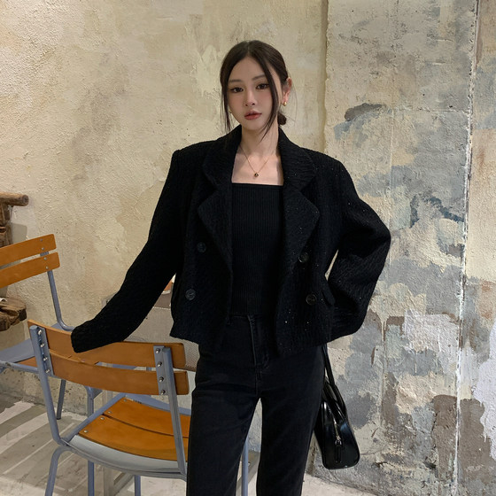 Woolen jacket for short women, loose Korean fashion high-end black 2025 new autumn woolen jacket
Woolen jacket for short women, loose Korean fashion high-end black 2025 new autumn woolen jacket