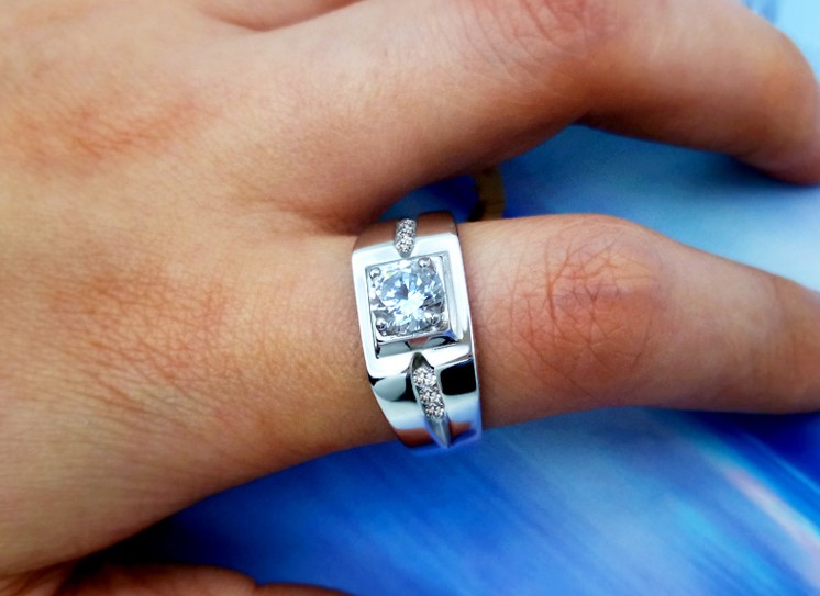 加洲珠宝新款大福戒指男 钯金莫桑石男戒18k白金钻戒钻石对戒尾