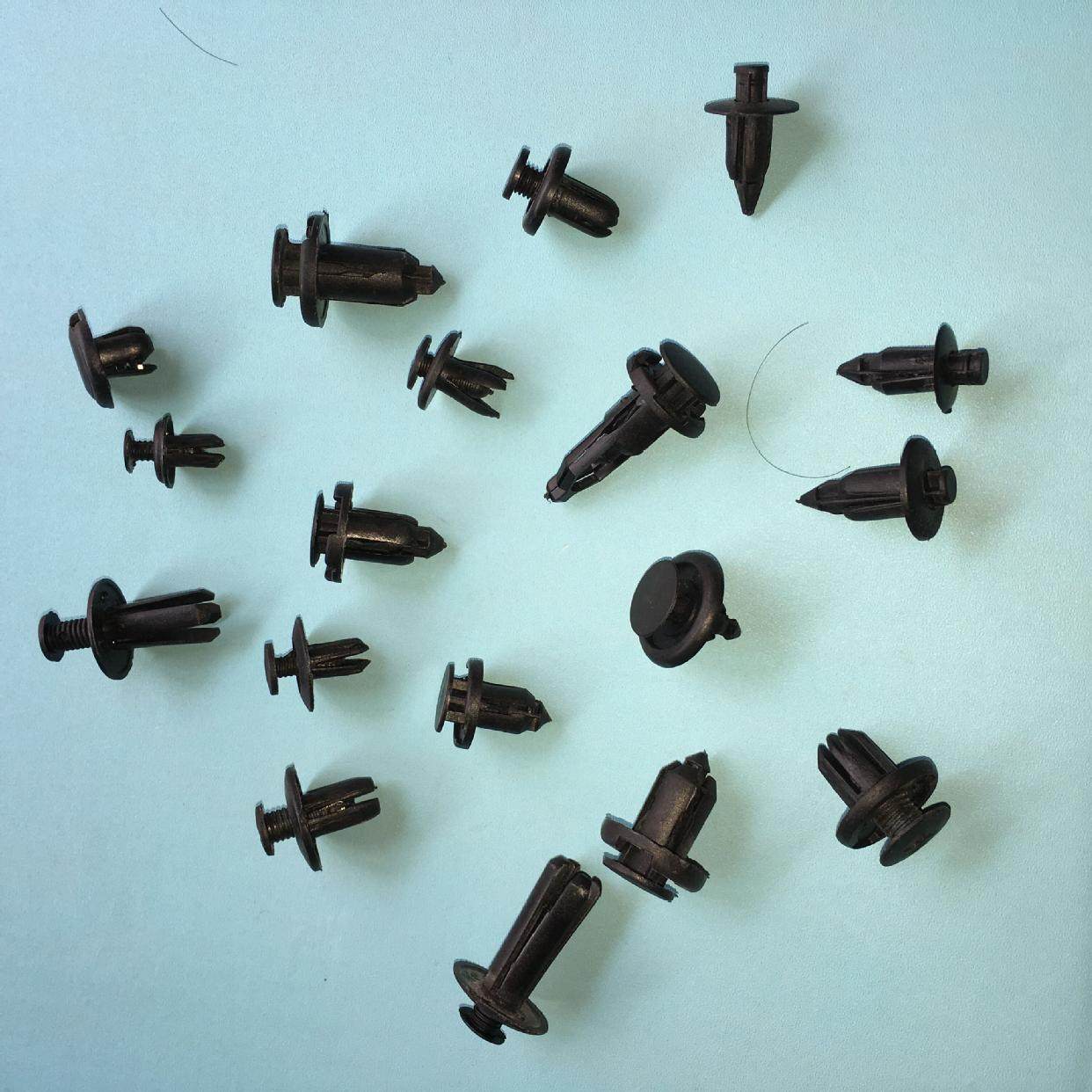 汽车通用膨胀螺丝卡扣卡子塑料门板挡泥板叶子板内衬保险杠穿心钉