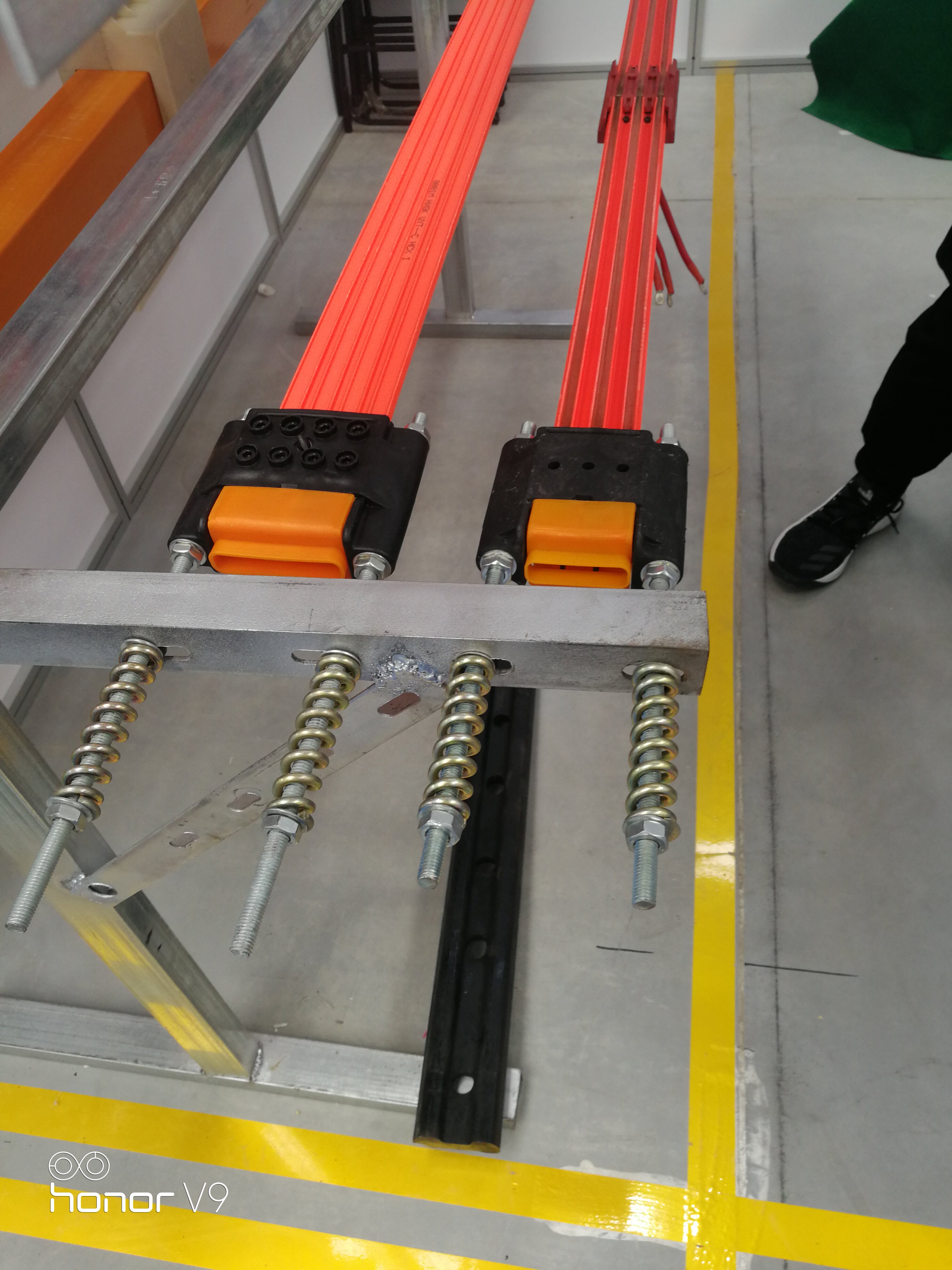 拉紧供电器 无接缝滑触线供电器3级4级/滑线 行车电源线 滑触线_双氙