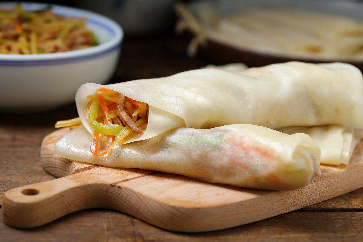 春饼— 79 —偶尔犯了想吃饺子的馋,当然不需要自己大动干戈的揉面