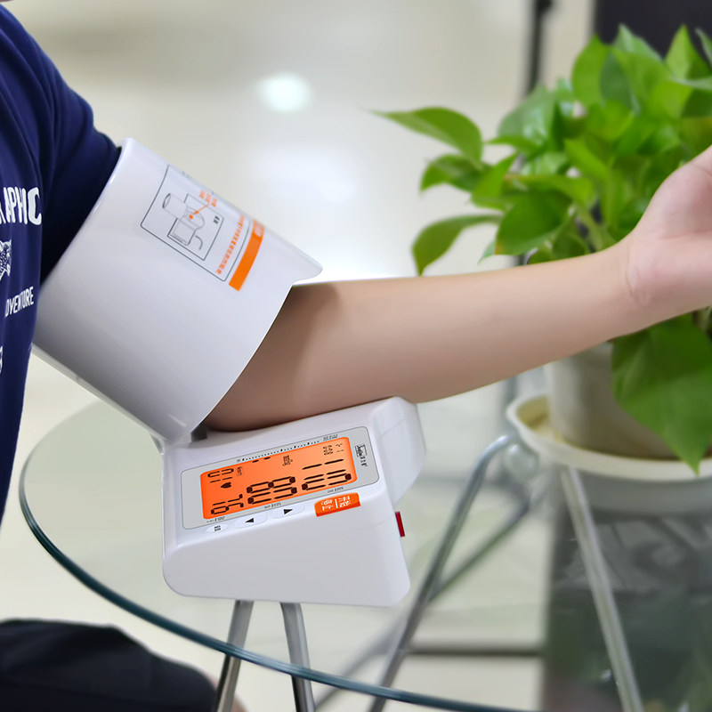 家用医用老人臂筒上臂式全自动高精准语音电子量血压计测压量仪器