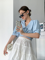 (Spot) sweet salt little hot girl Summer new design sense niche strapping knot small shirt