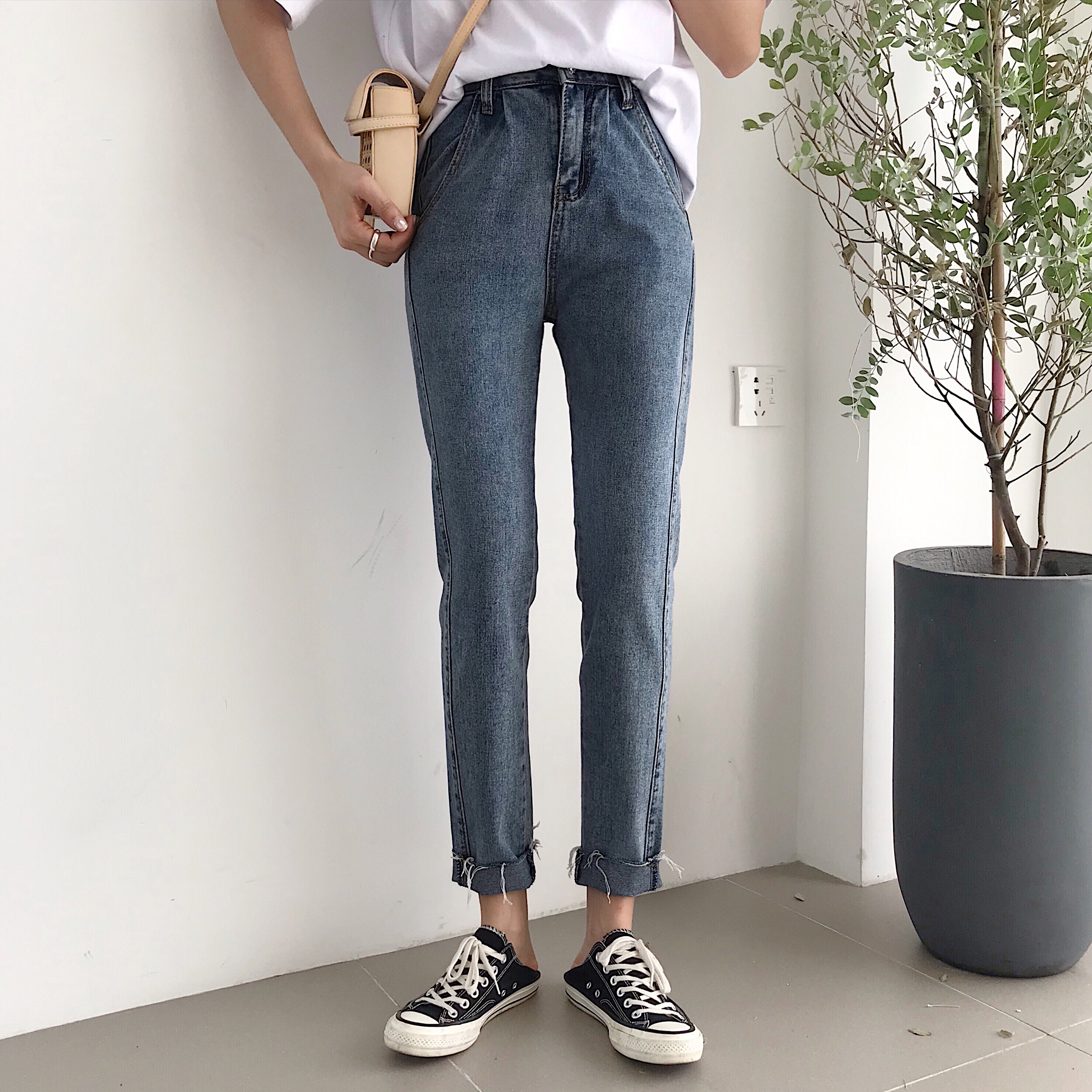 实拍2019春季新款女装宽松韩版高腰显瘦卷边牛仔裤直筒裤女