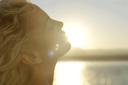 要说香水一定是女孩子们的春药啊,让这些清新不腻的淡香水给你带上