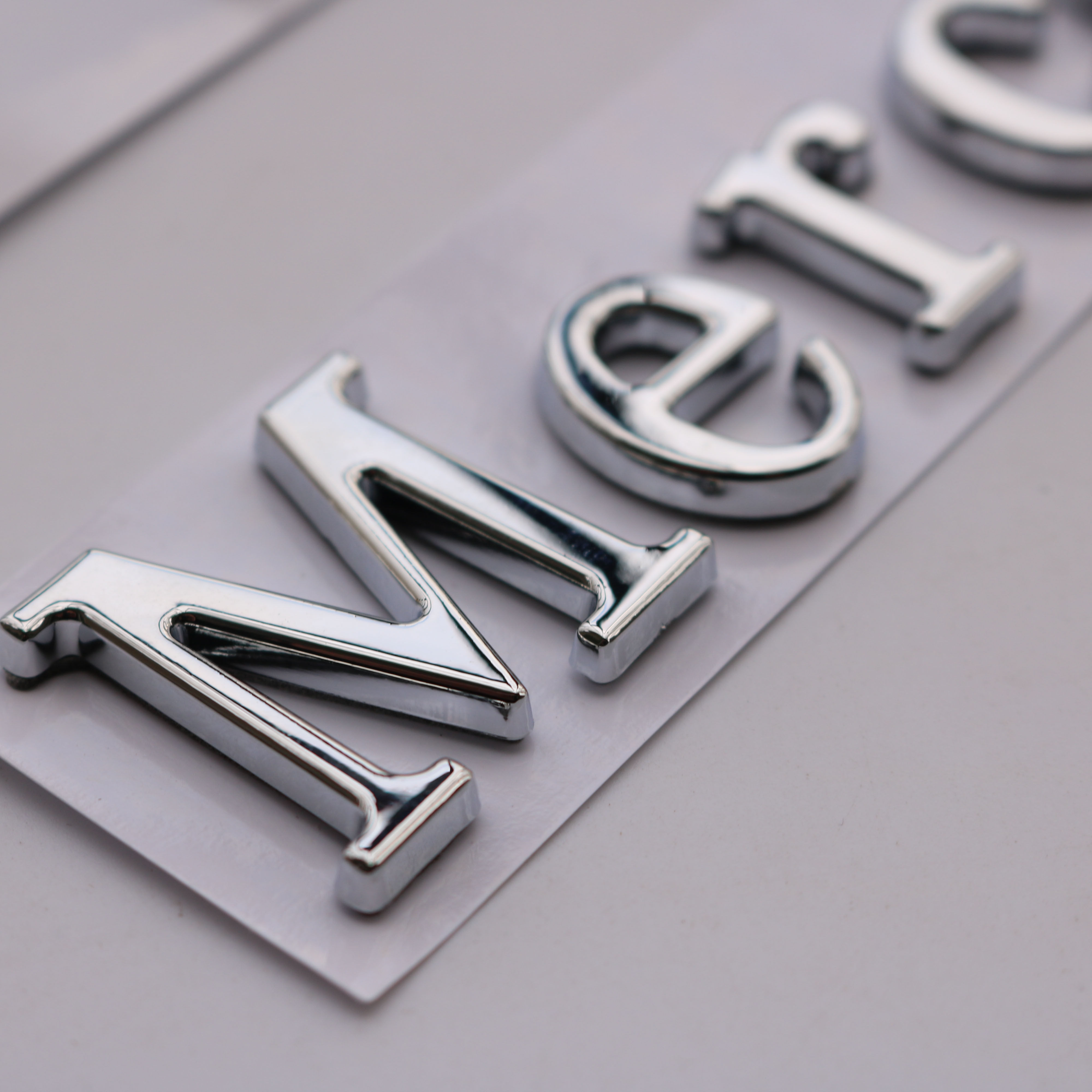 适用于梅赛德斯北京奔驰车标mercedes-benz英文字母后尾标车标贴