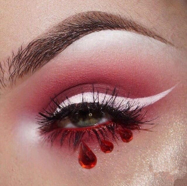 这夸张的大眼影,你敢化着他们去逛街吗