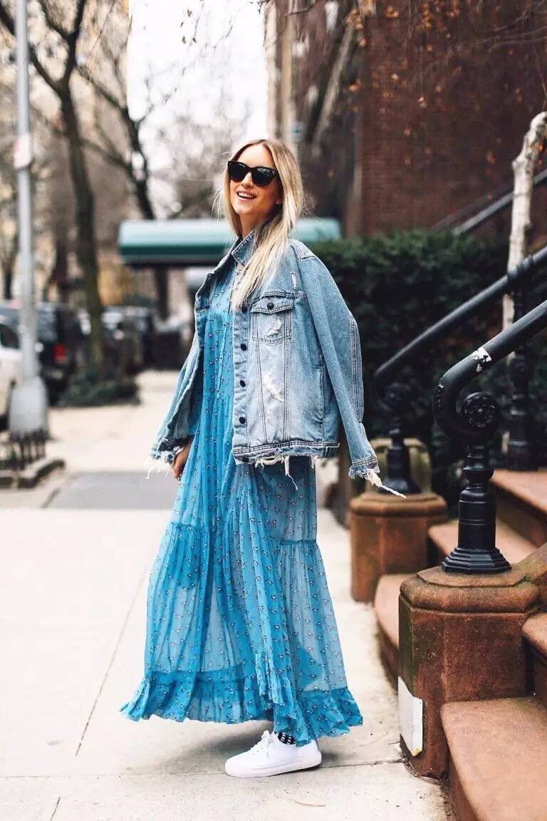 去搭配球鞋,当然,这里的球鞋范围也很宽泛,可以是运动鞋,也可以是板鞋