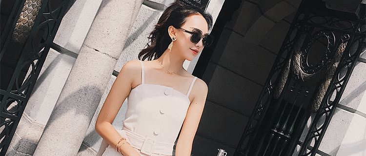 平胸妹纸性感大作战,来件吊带裙就完美了