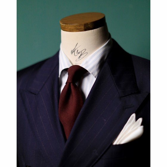 ilLupo crimson men handmade semi-linered three-pleated Italian wool tie
ilLupo crimson men handmade semi-linered three-pleated Italian wool tie