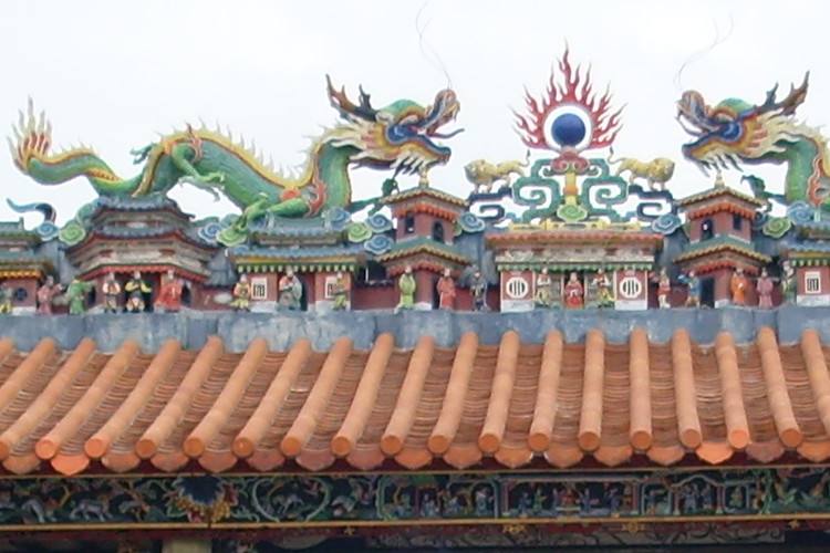 定制佛山陶瓷龙凤佛堂寺庙别墅公祠楼屋顶风水装饰大型石膏绘彩龙