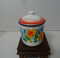 Old enamel cylinder Cup advance to the nostalgia collection of personality decoration in the era of props photography