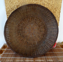 Old shallow basket folk straw bamboo old dustpan shallow basket basket nostalgic collection folk ornaments real photographing condition