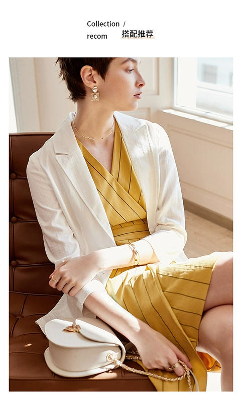 Yan Yu màu trắng nhỏ phù hợp với quần áo phụ nữ 2021 mới mỏng mỏng thời trang giảm béo thời trang đơn giản phù hợp với áo khoác - Business Suit