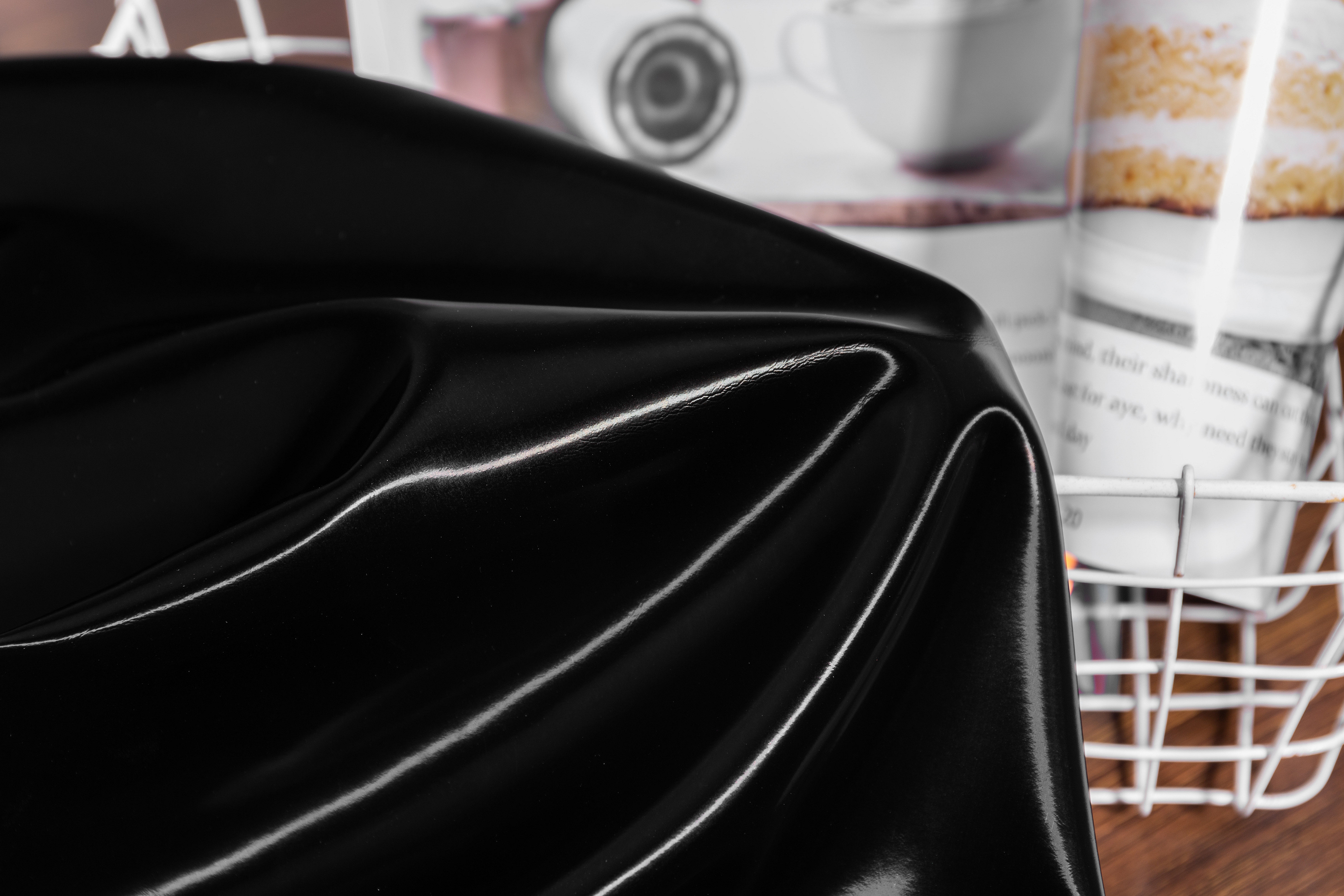 黑色镜面皮革面料耐磨柔软细腻光泽顺滑pu布料漆皮仿皮手工服装布