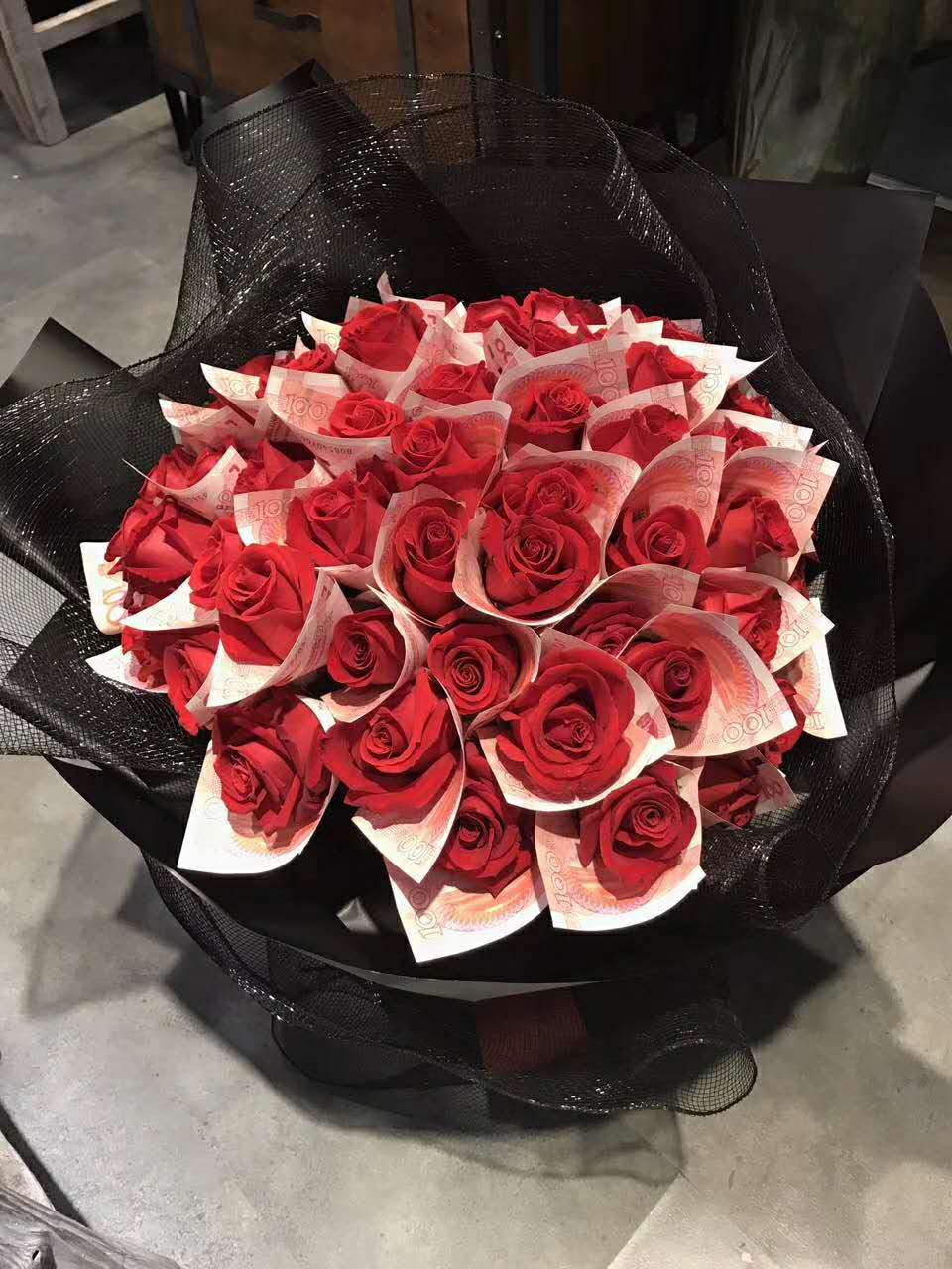 七夕创意花束 红玫瑰人民币花束 北京同城 66朵红玫瑰