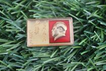 The Cultural Revolution Mao Zedong Zhang served the people. Chairman Maos handwritten writing was rare. Plastic drip process J39 4