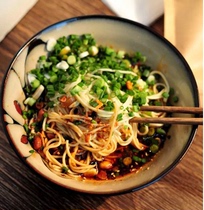 Uncle La Boom authentic Chongqing cuisine Single dog spicy noodles Convenient instant food Alkali water surface with ingredients dry 5 soup 5