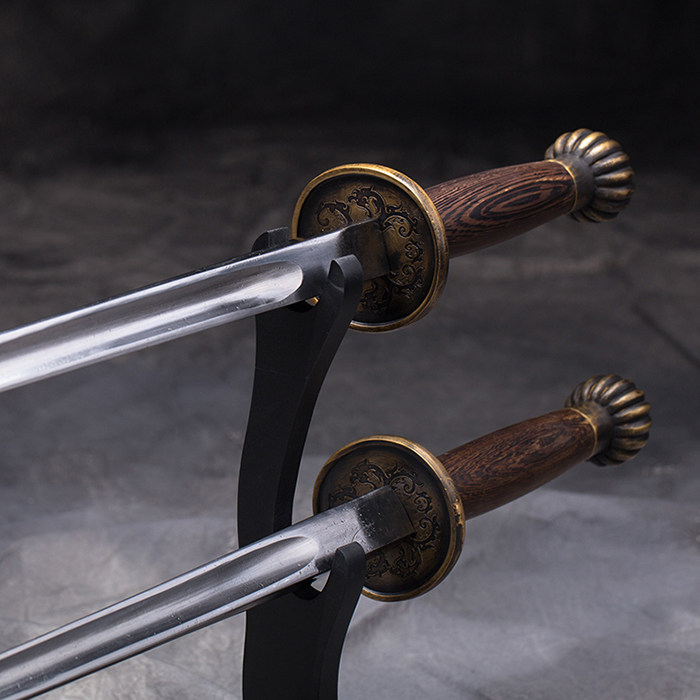 明式亮银双锏明代钢制双鞭锏武术表演装饰双锏送皮套锏架教程