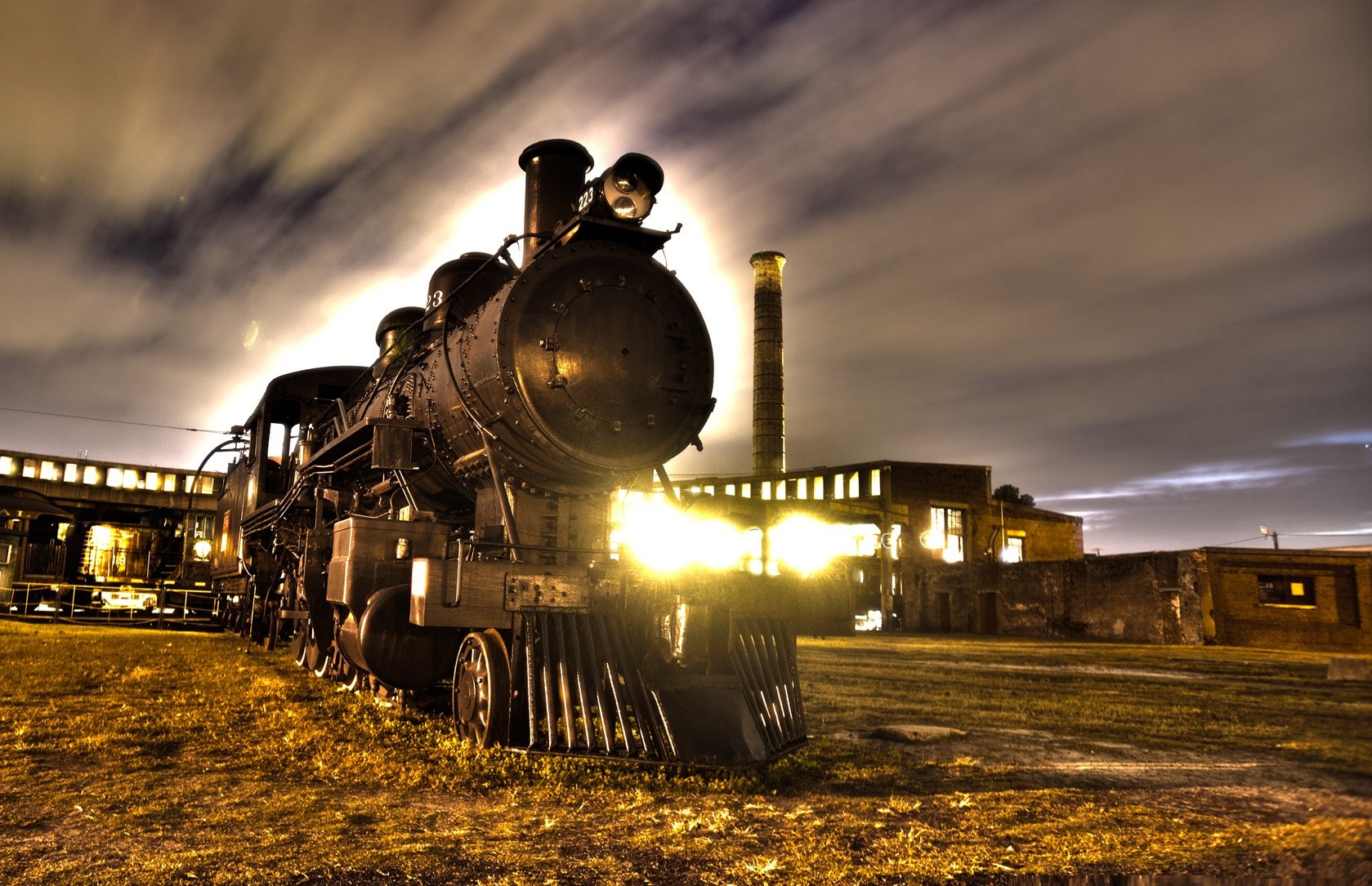 买不起房,那就买辆火车吧