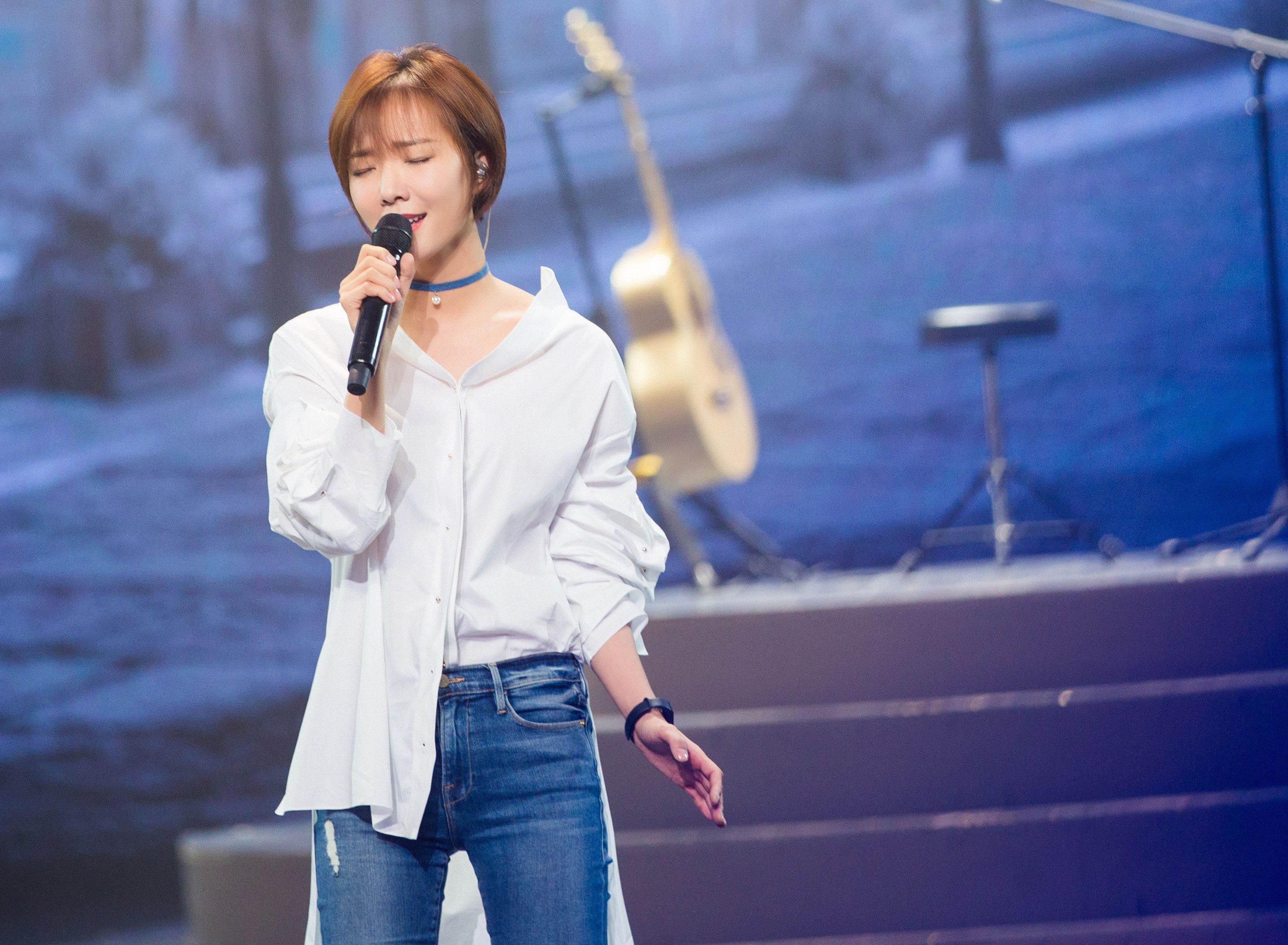 短发很时髦,首先学会这些穿搭.