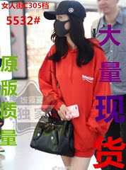 2017年杨幂机场明星同款红色连帽套头卫衣女