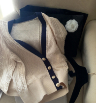 Knitting has always been a good classic a woven knitted beige diamond-shaped suit cardigan half skirt